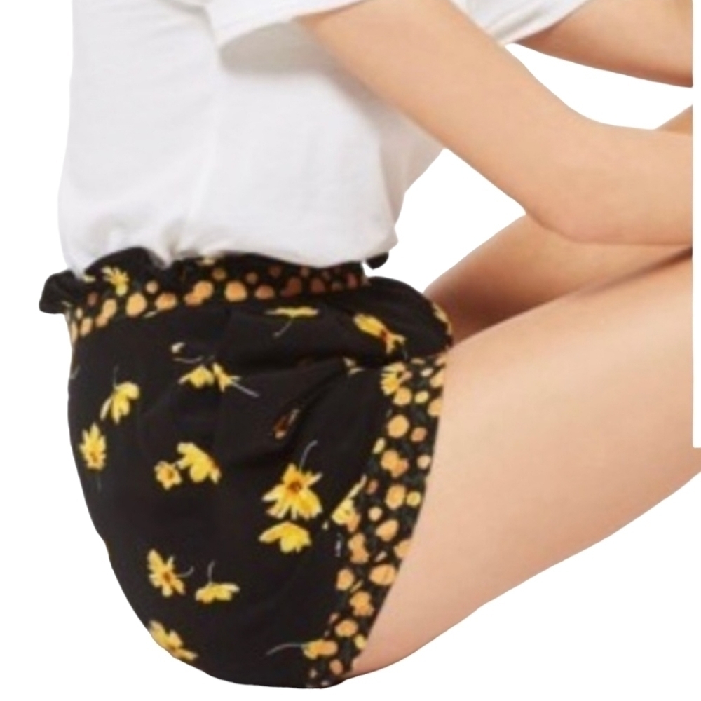 TopShop Black Floral Daisy Print Shorts Size 6